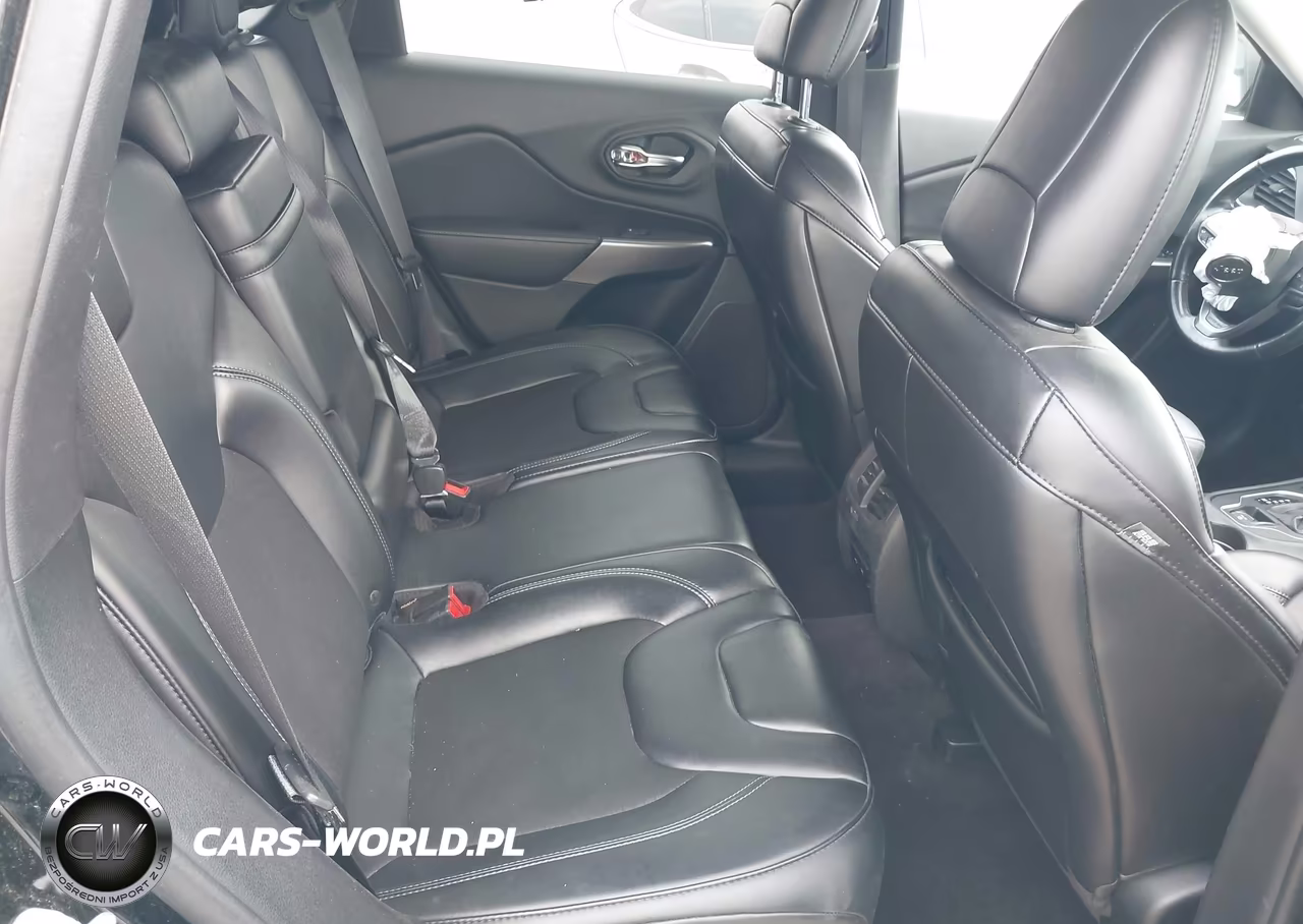 2019 Jeep Cherokee Latitude Plus 4X4 VIN:1C4PJMLN9KD212014 - 8