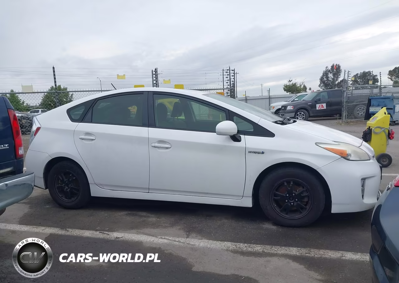 2014 Toyota Prius Two VIN:JTDKN3DU4E1830295 - 13