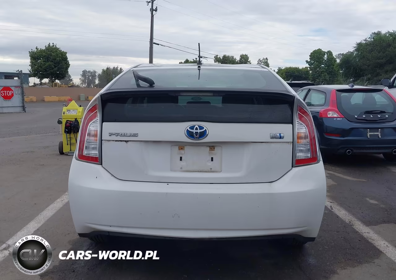 2014 Toyota Prius Two VIN:JTDKN3DU4E1830295 - 16