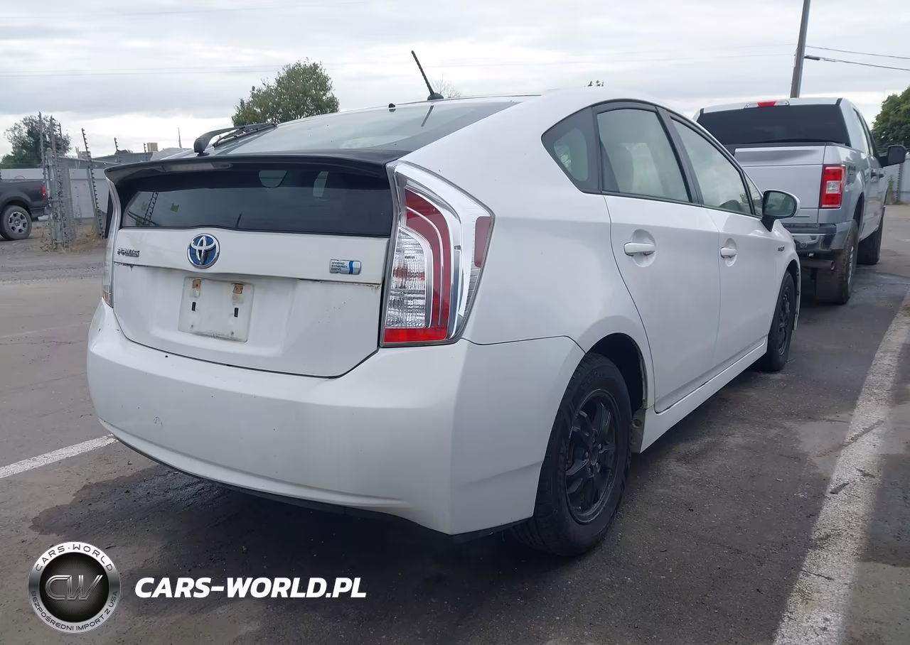 2014 Toyota Prius Two VIN:JTDKN3DU4E1830295 - 4