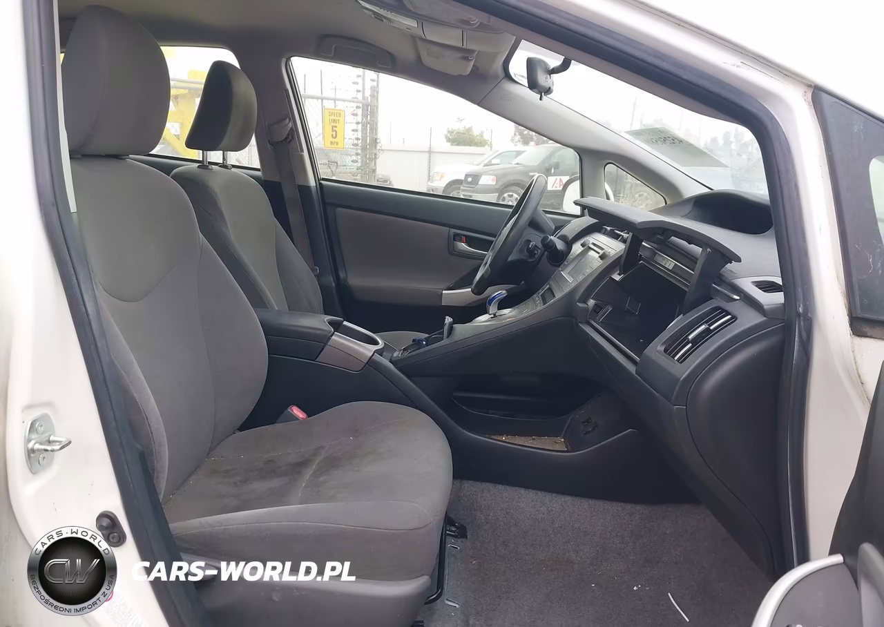 2014 Toyota Prius Two VIN:JTDKN3DU4E1830295 - 5