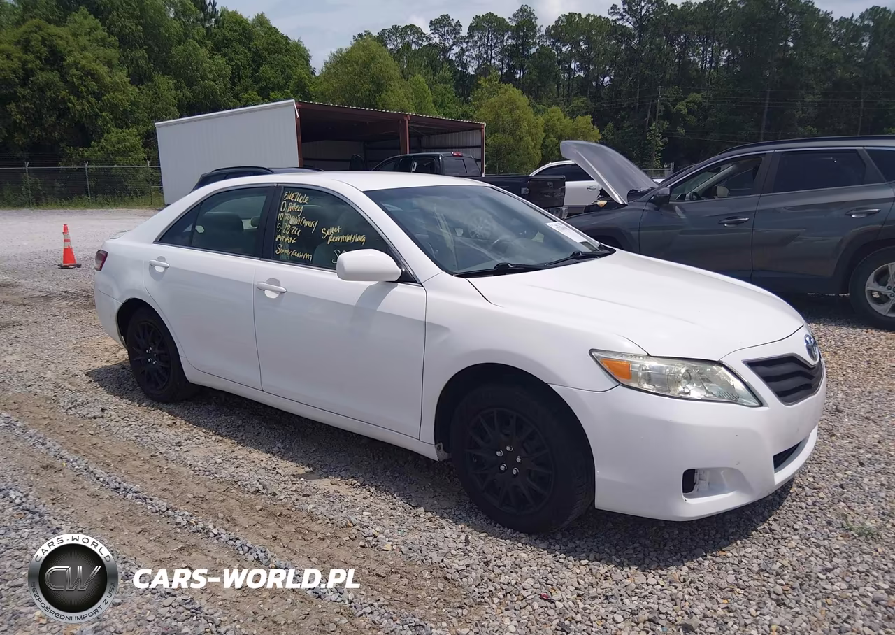 2010 Toyota Camry Le – zdjęcie 1 z 11