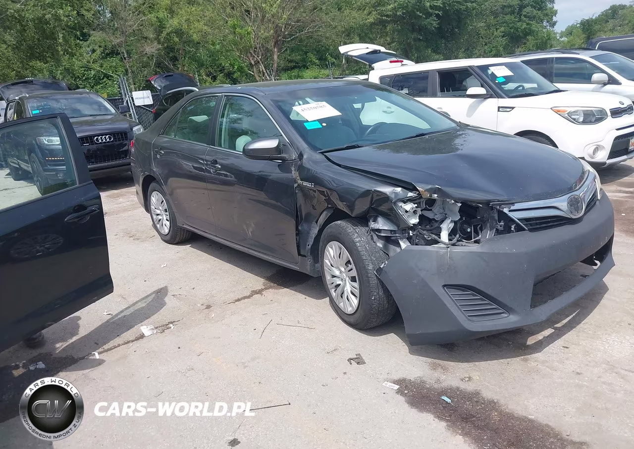 2013 Toyota Camry Hybrid Le – zdjęcie 1 z 16