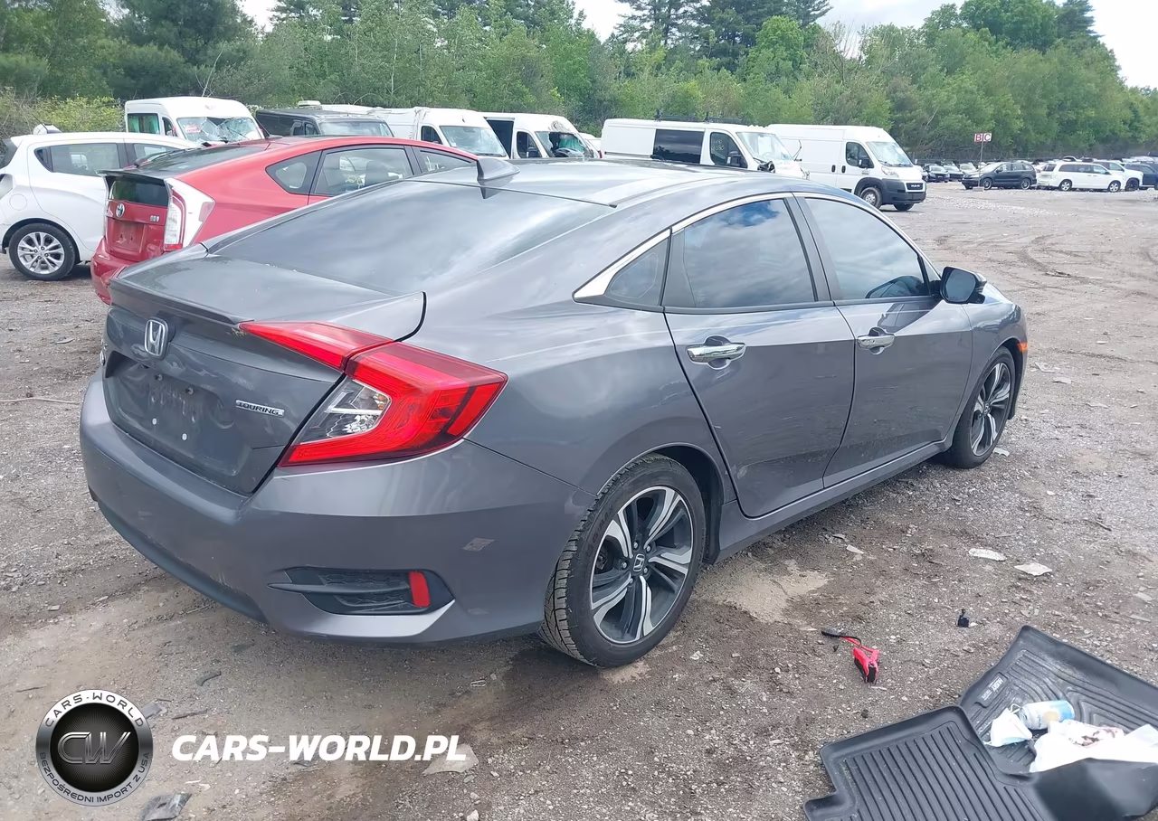 2016 Honda Civic Touring VIN:19XFC1F91GE015556 - 4