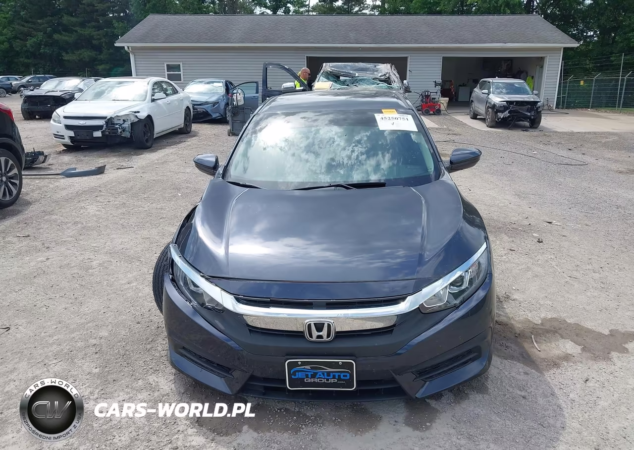 2018 Honda Civic Lx VIN:2HGFC2F5XJH579819 - 12