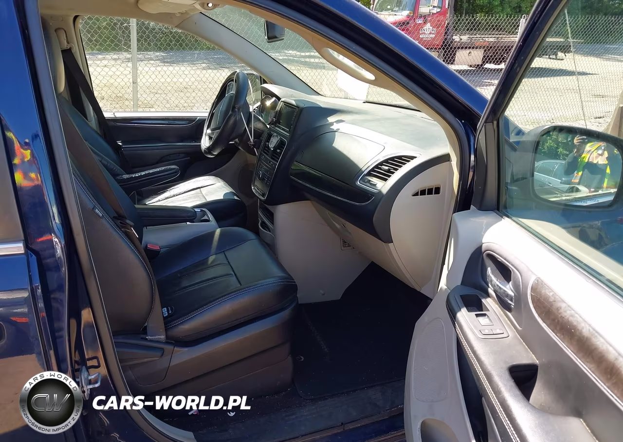 2016 Chrysler Town & Country Touring VIN:2C4RC1BG5GR134145 - 5