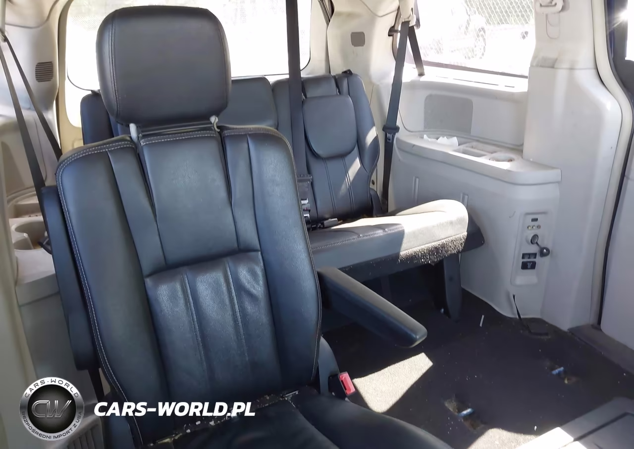 2016 Chrysler Town & Country Touring VIN:2C4RC1BG5GR134145 - 8