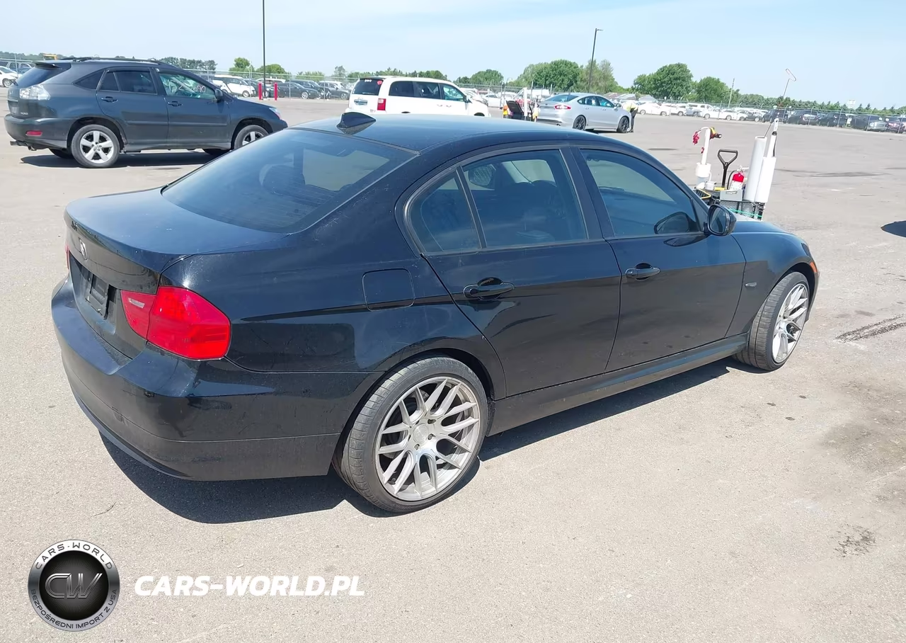 2011 BMW 328I xDrive VIN:WBAPK7G51BNN86052 - 4