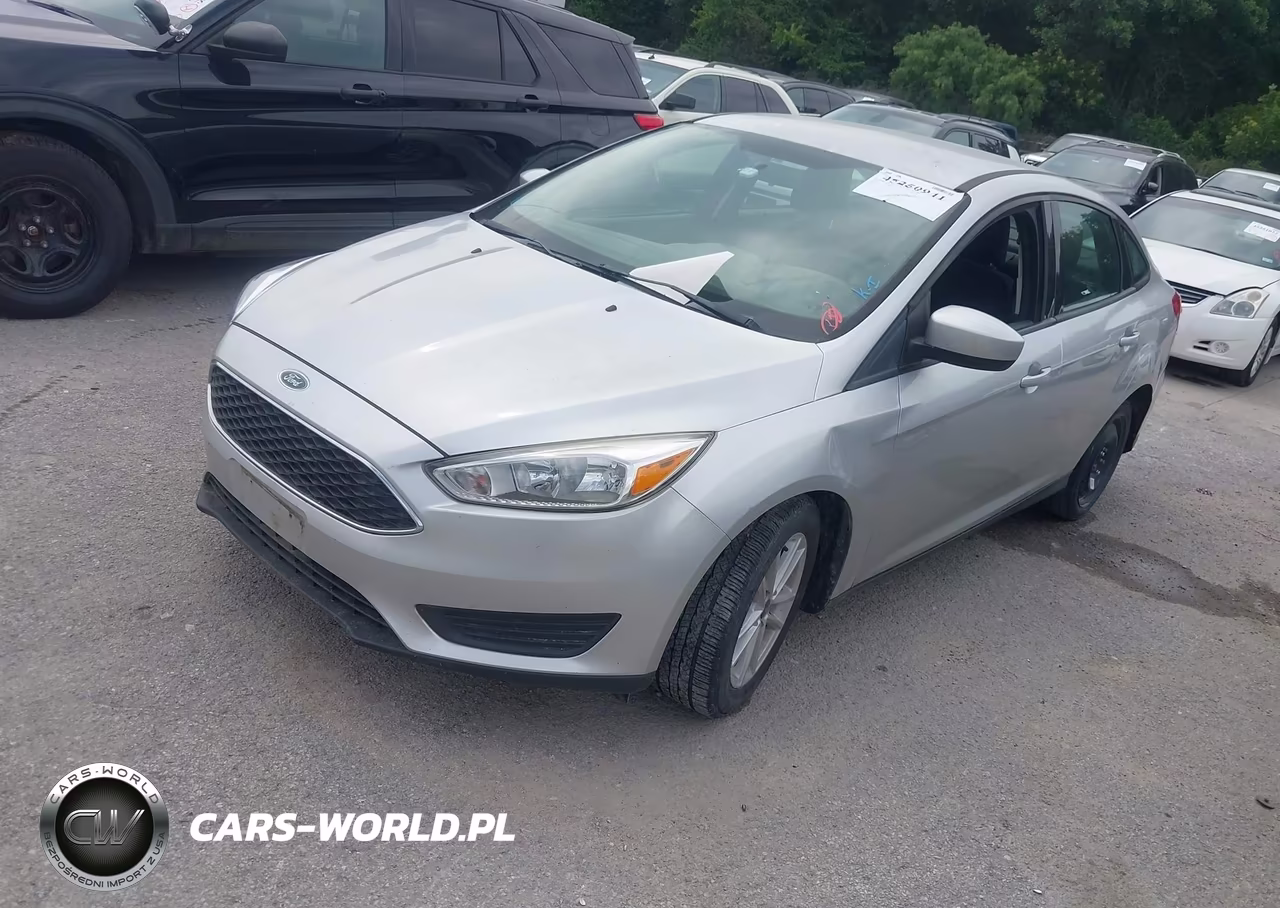 2018 Ford Focus Se VIN:1FADP3F21JL262512 - 2