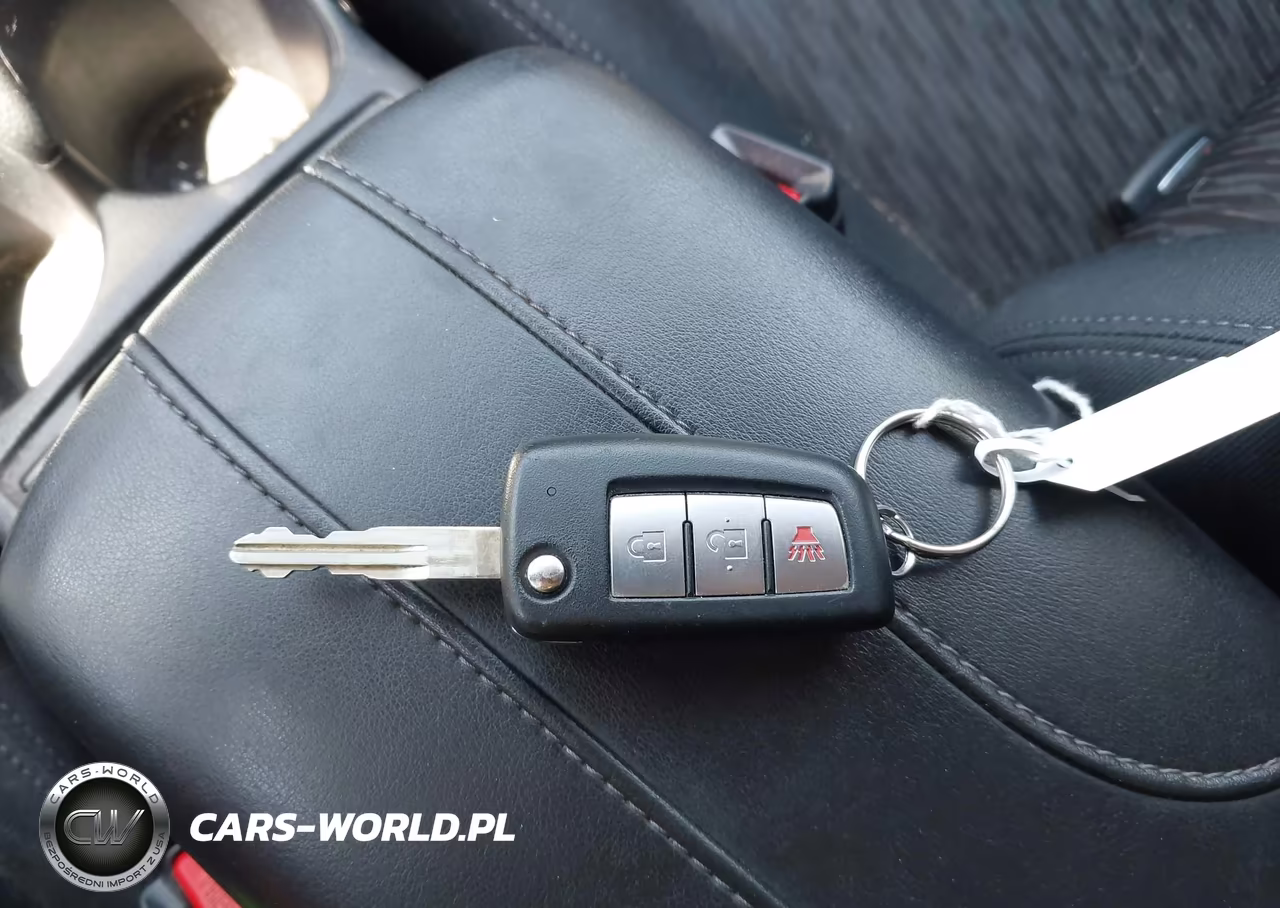 2019 Nissan Rogue S VIN:5N1AT2MV8KC785667 - 11