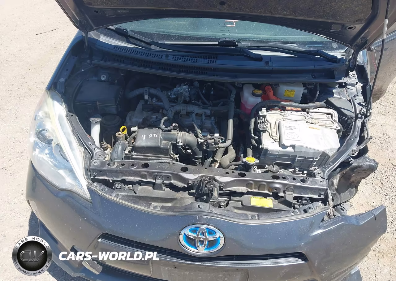 2014 Toyota Prius C Two VIN:JTDKDTB32E1061695 - 10