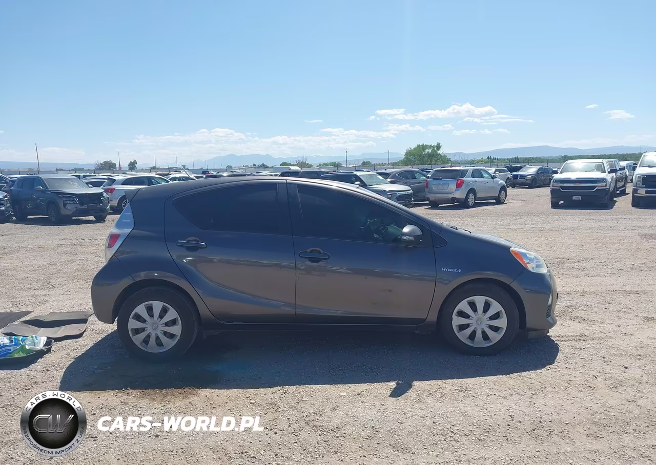 2014 Toyota Prius C Two VIN:JTDKDTB32E1061695 - 14