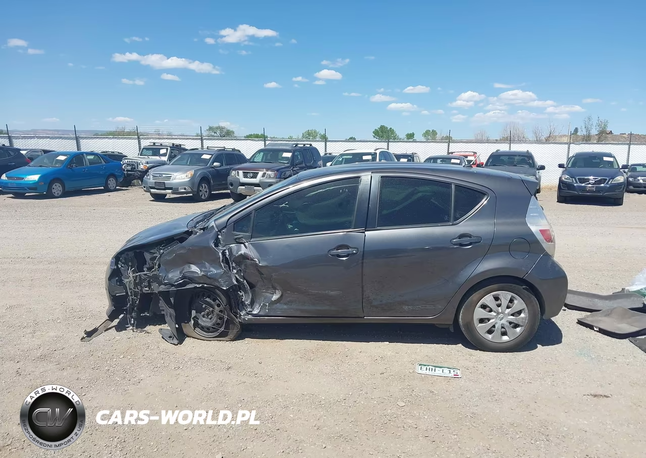 2014 Toyota Prius C Two VIN:JTDKDTB32E1061695 - 15