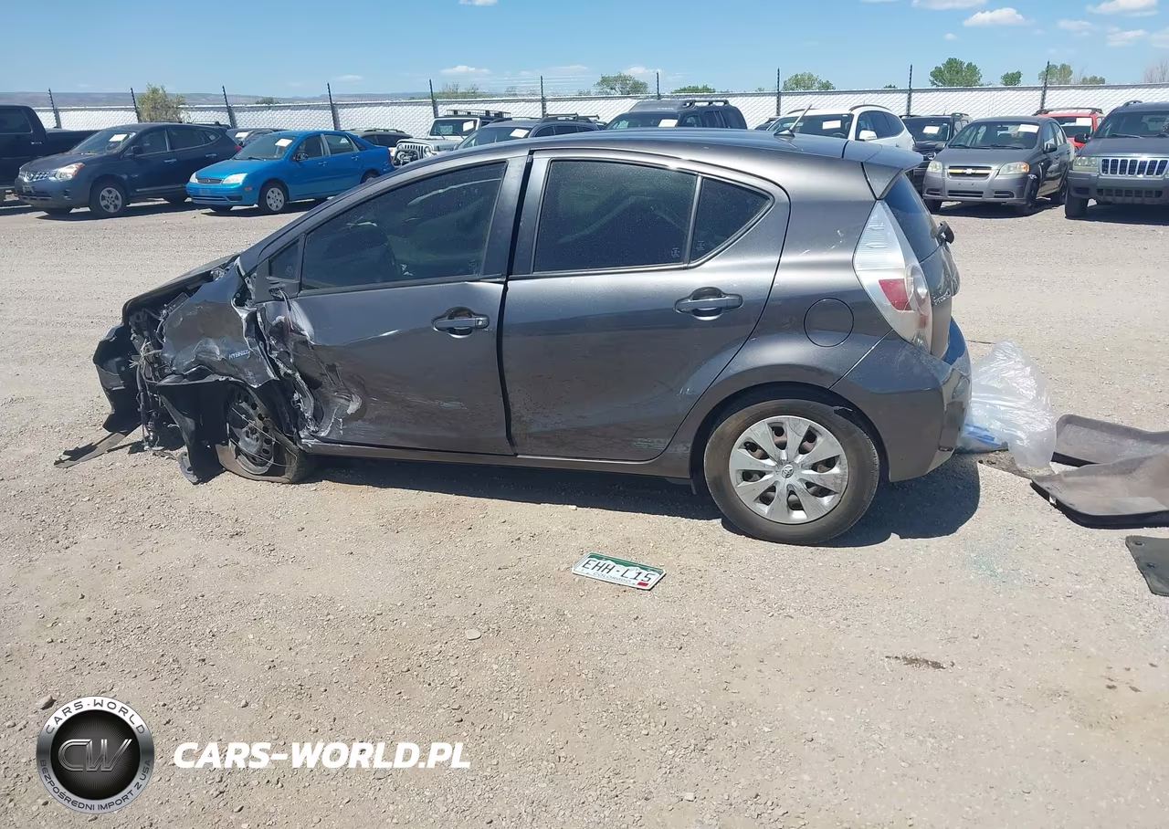 2014 Toyota Prius C Two VIN:JTDKDTB32E1061695 - 4