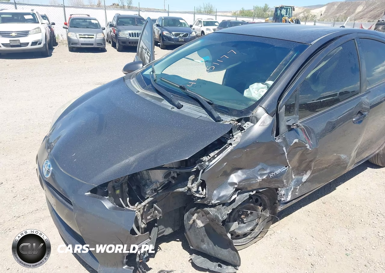 2014 Toyota Prius C Two VIN:JTDKDTB32E1061695 - 6