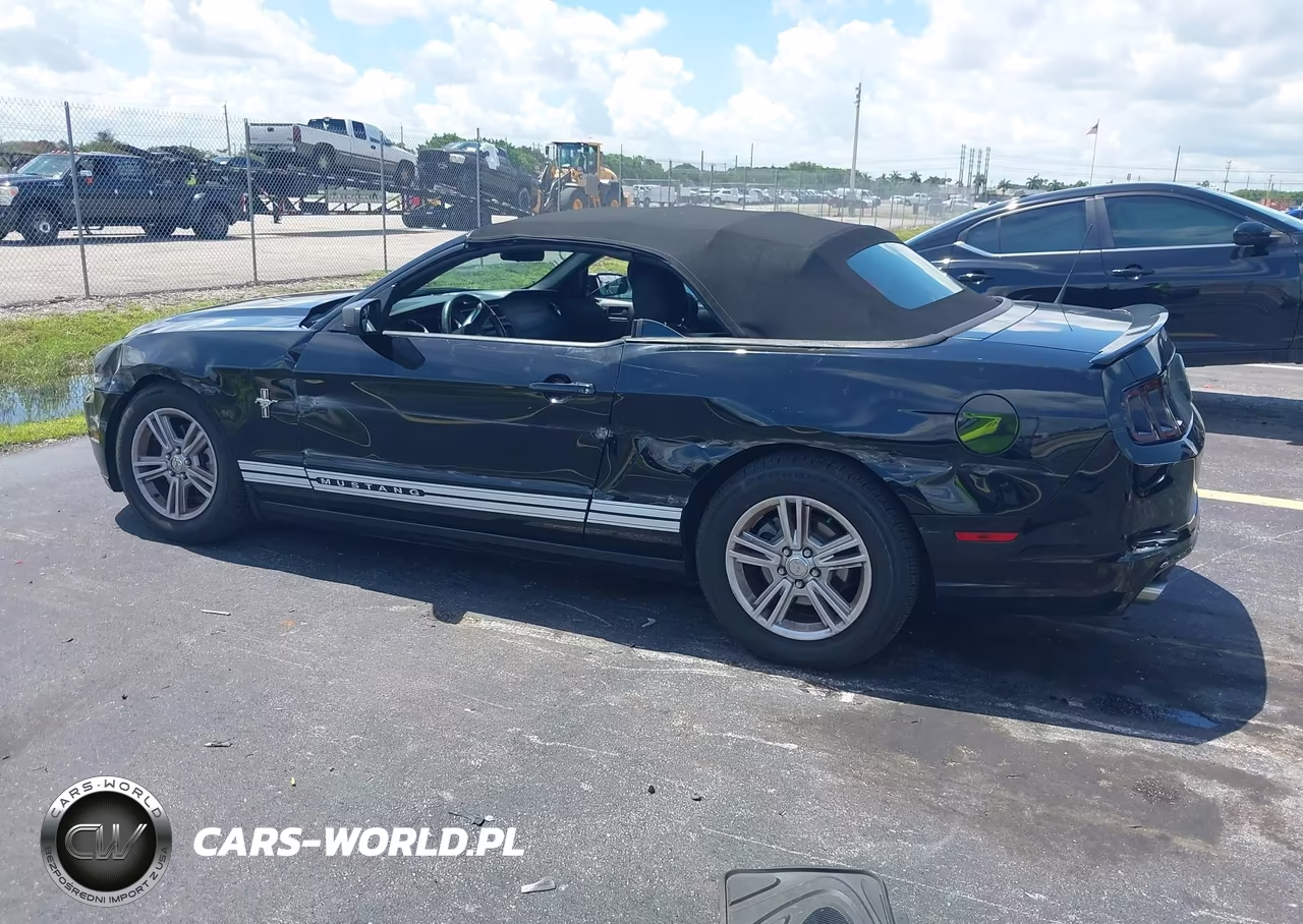 2013 Ford Mustang V6 VIN:1ZVBP8EM8D5250784 - 3