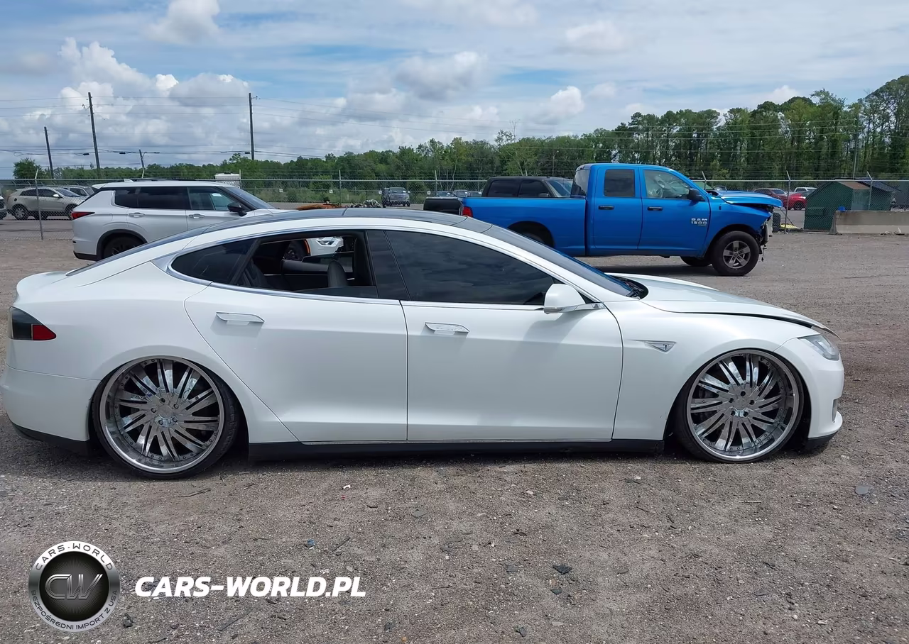 2013 Tesla Model S VIN:5YJSA1CN5DFP20811 - 12