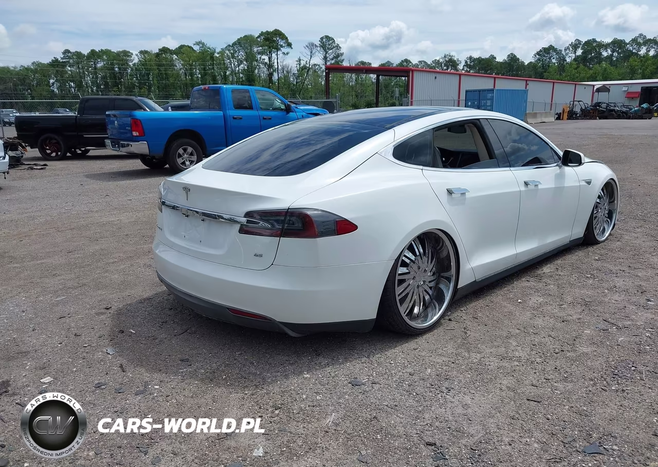 2013 Tesla Model S VIN:5YJSA1CN5DFP20811 - 4