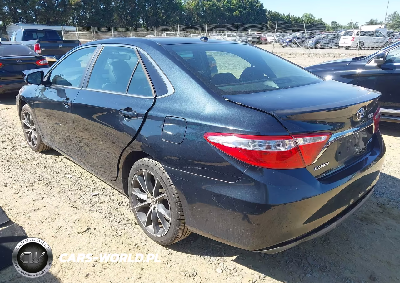2015 Toyota Camry Xse VIN:4T1BF1FK3FU495006 - 3