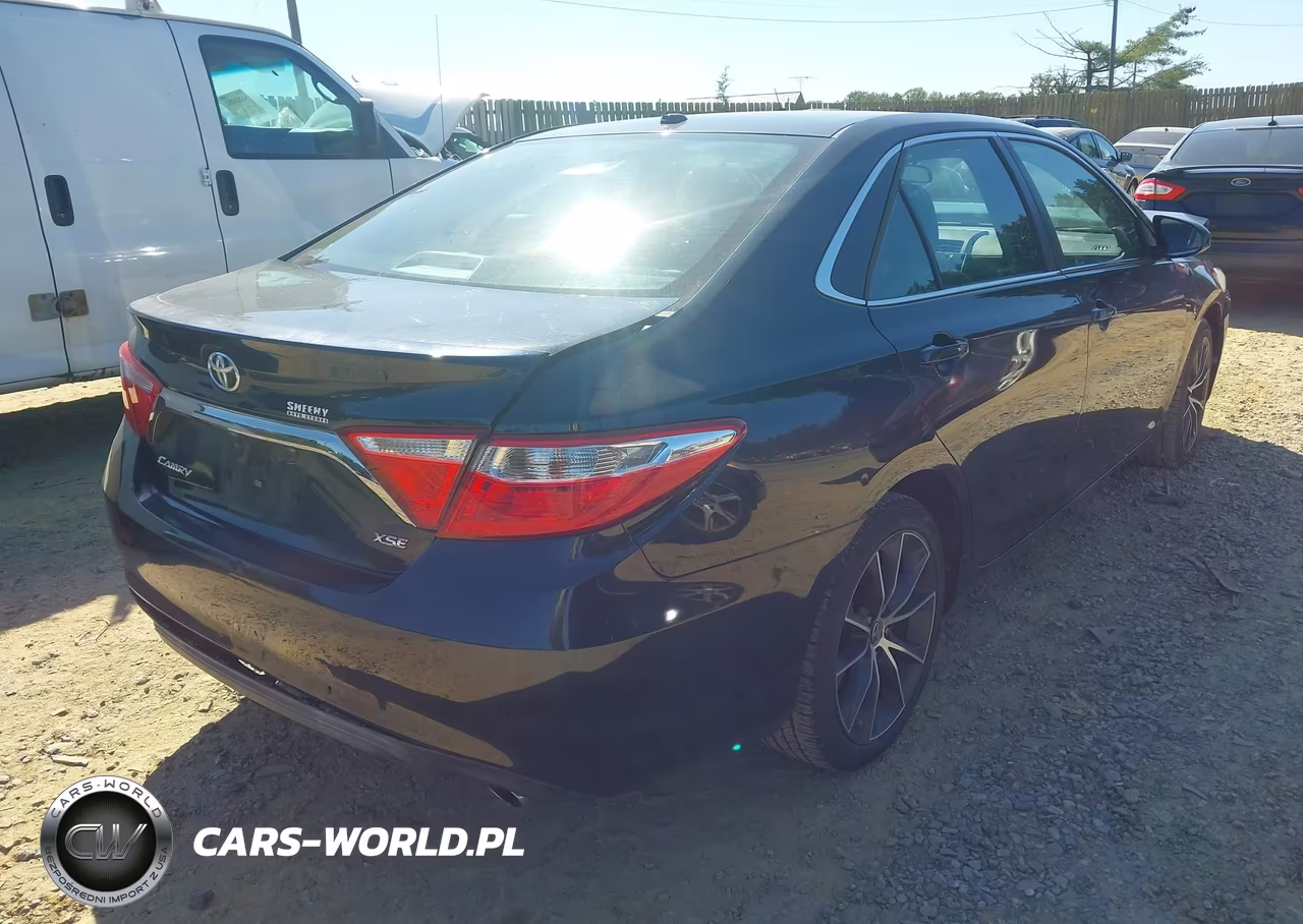 2015 Toyota Camry Xse VIN:4T1BF1FK3FU495006 - 4