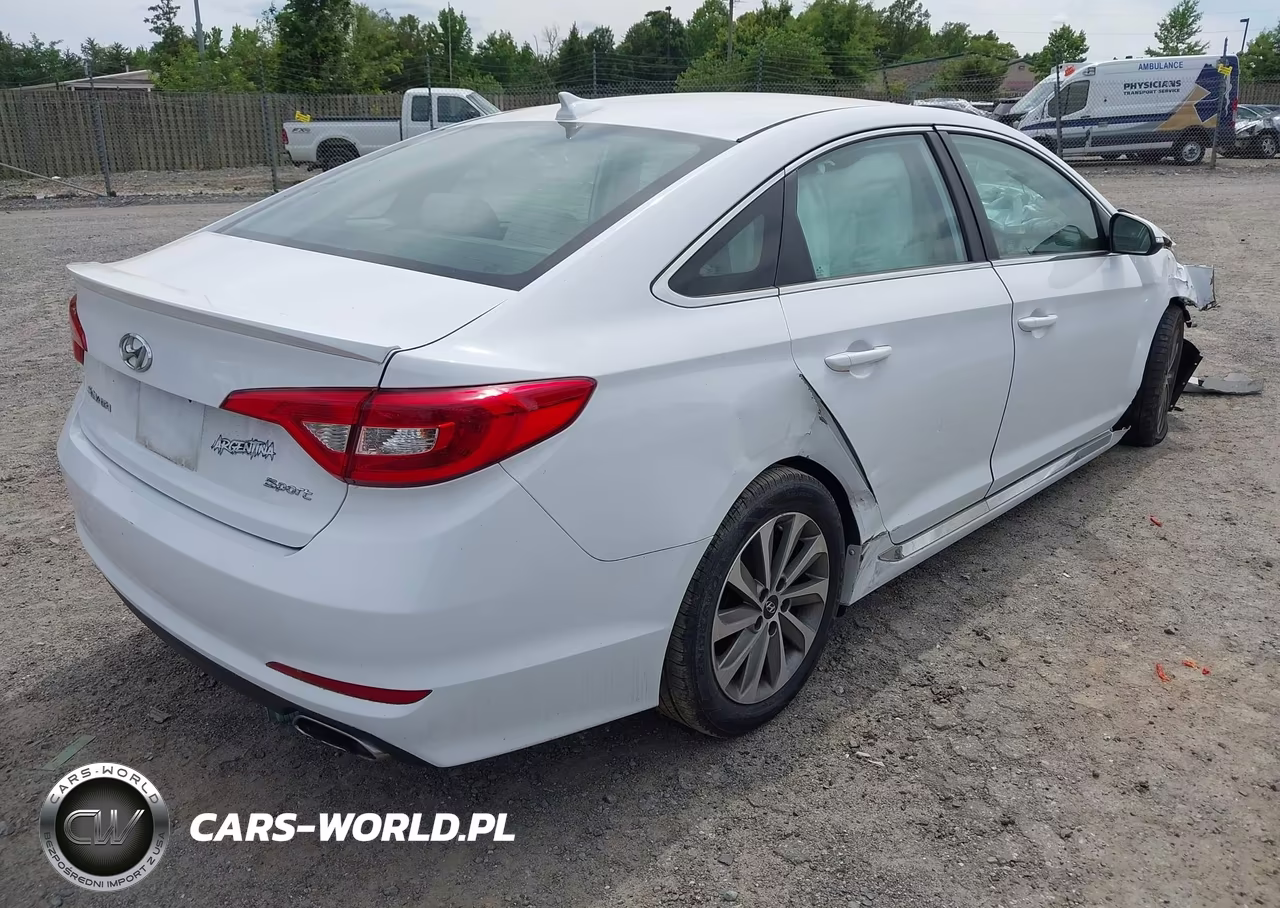 2016 Hyundai Sonata Sport VIN:5NPE34AF4GH299559 - 4