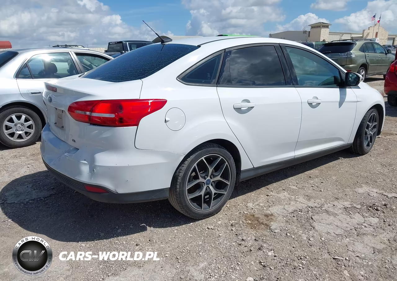 2017 Ford Focus Sel VIN:1FADP3H21HL237097 - 4