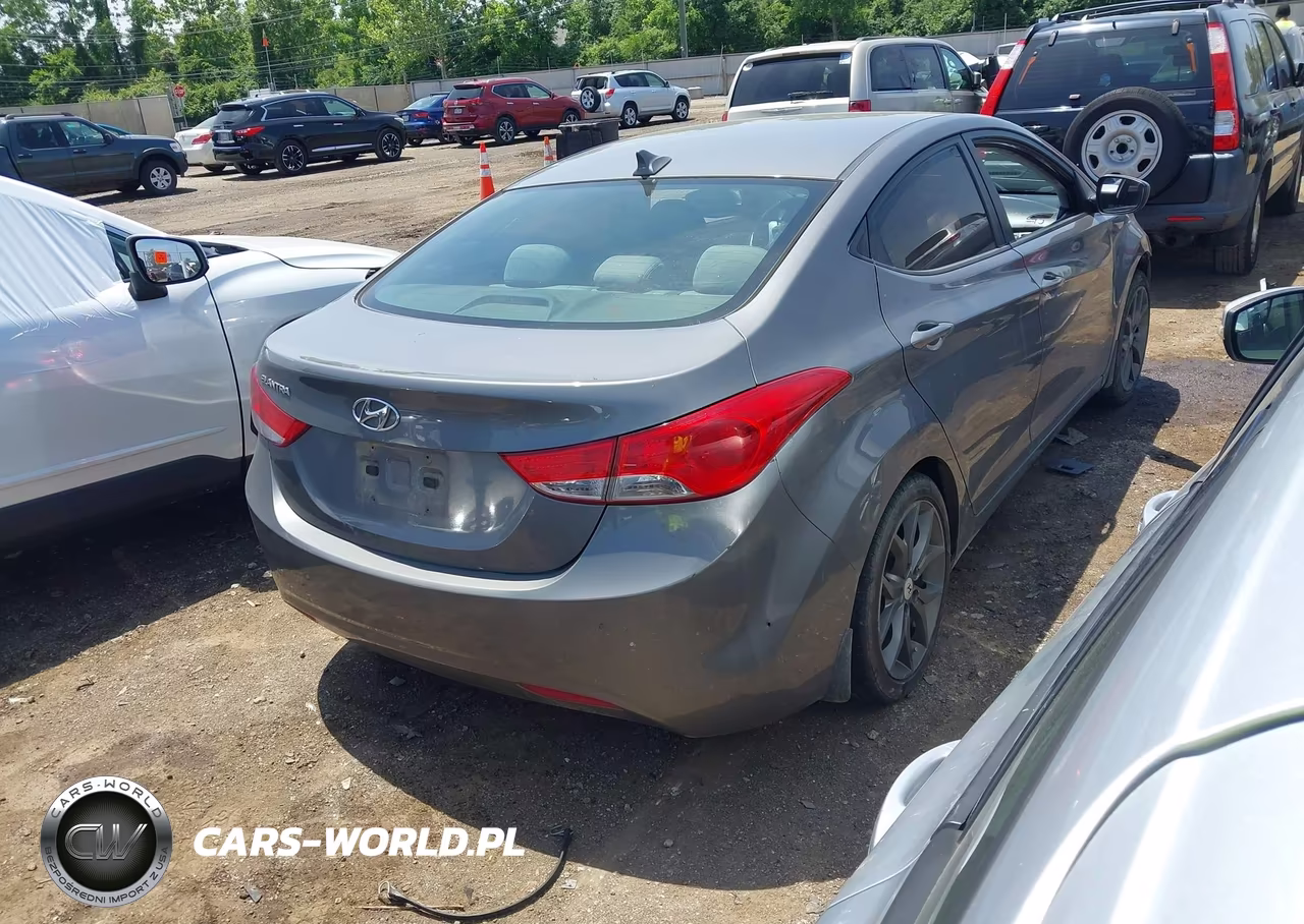 2012 Hyundai Elantra Gls VIN:5NPDH4AEXCH135926 - 4