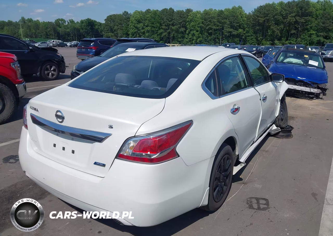 2014 Nissan Altima 2.5 S VIN:1N4AL3AP6EN350077 - 4