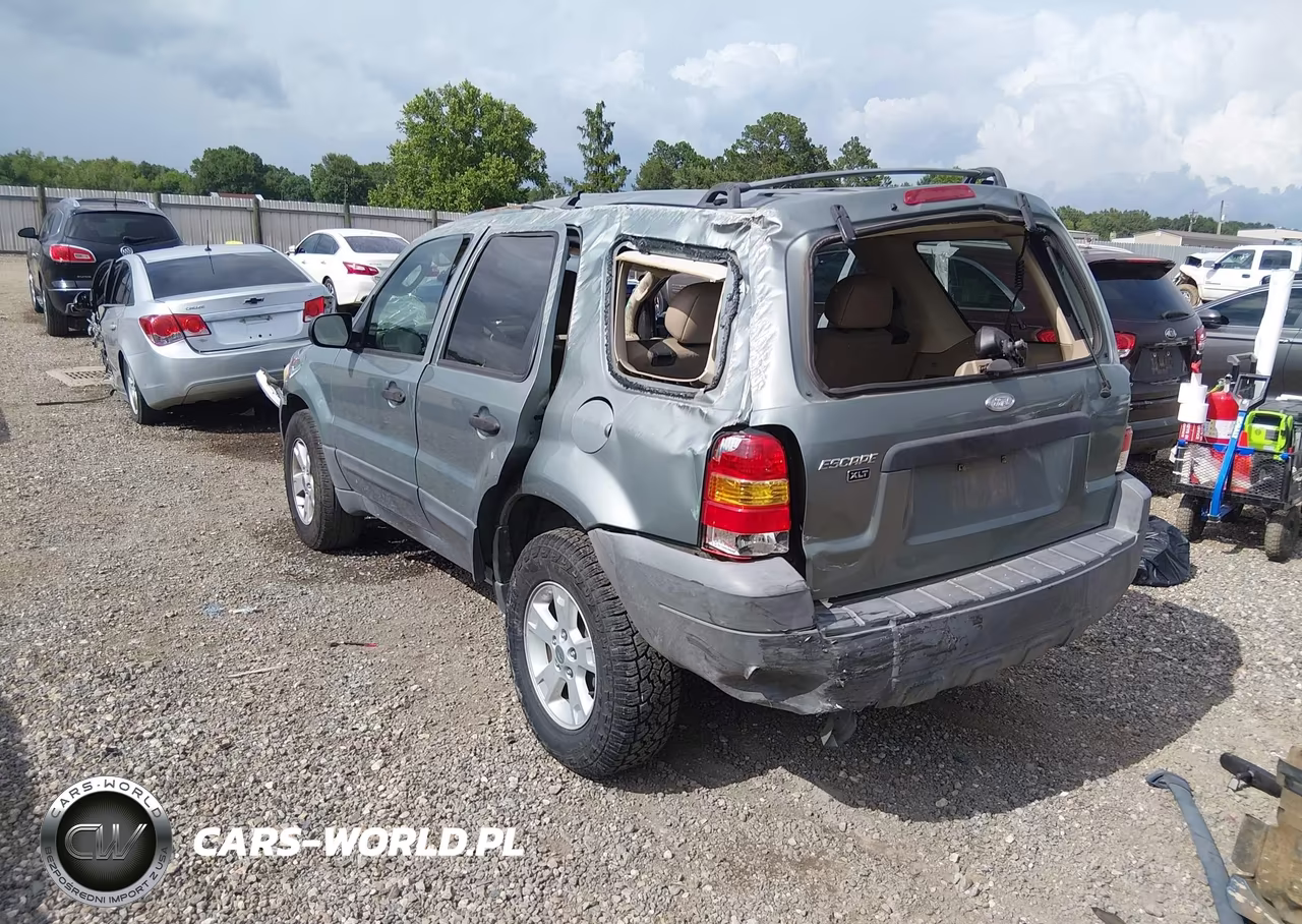 2005 Ford Escape Xlt VIN:1FMYU031X5KA88235 - 3