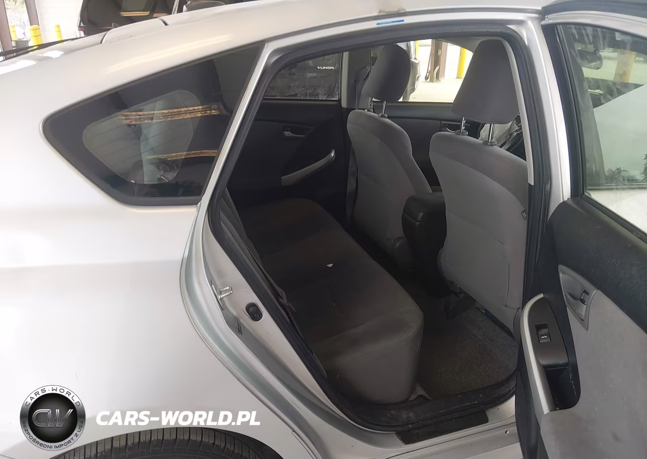 2012 Toyota Prius Three VIN:JTDKN3DU2C5511077 - 8