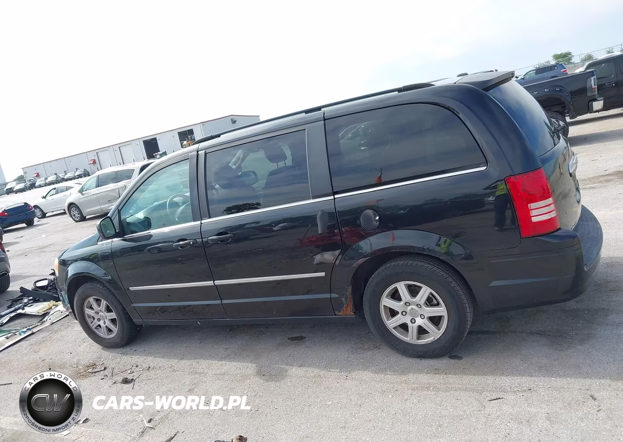 2010 Chrysler Town & Country Touring VIN:2A4RR5D19AR141602 - 15