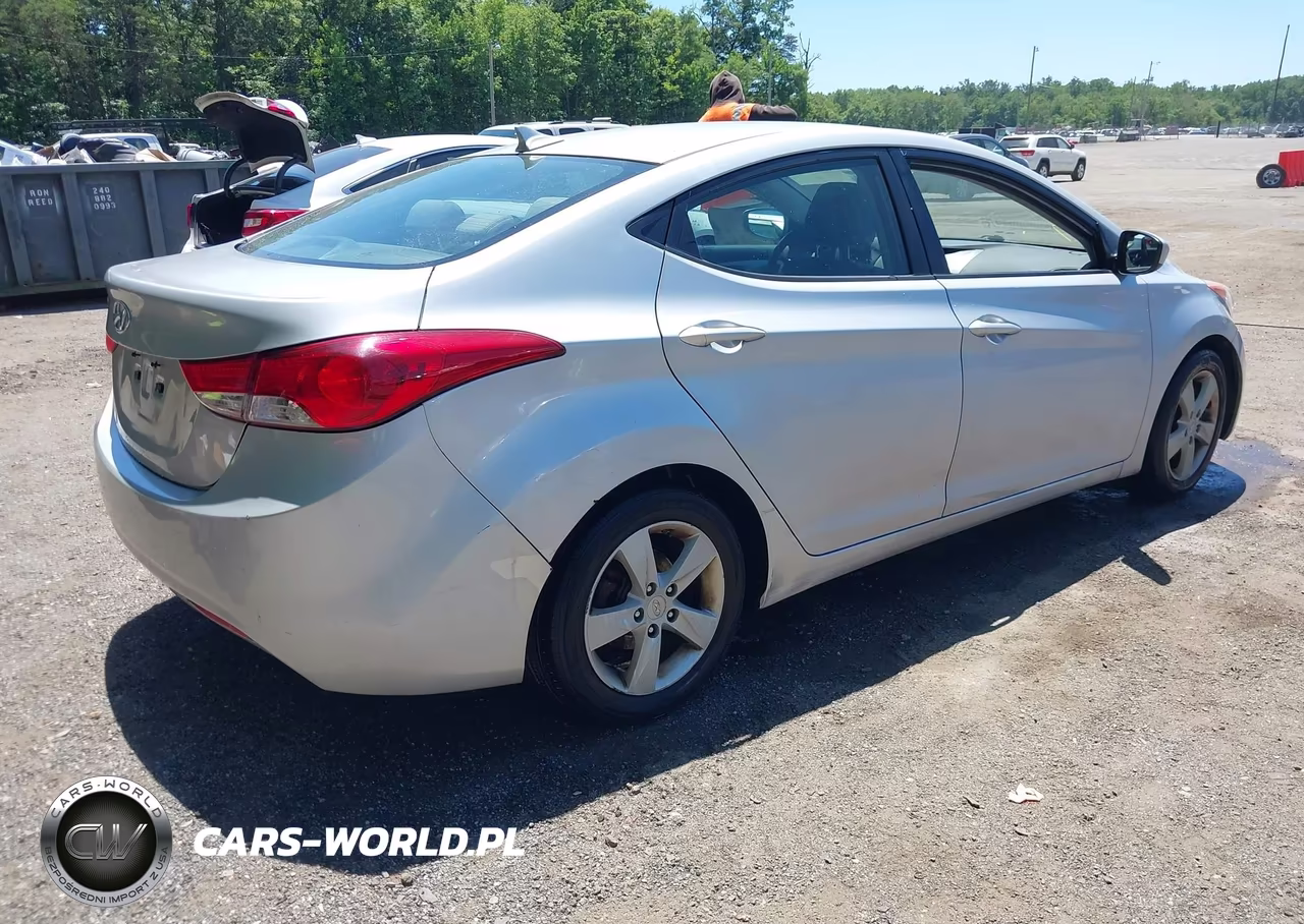 2013 Hyundai Elantra Gls VIN:KMHDH4AE4DU795852 - 4