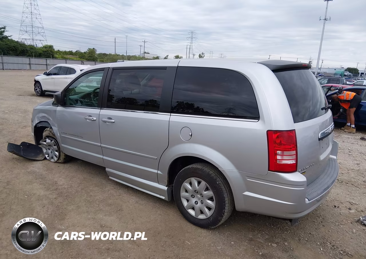 2010 Chrysler Town & Country Lx VIN:2A4RR4DE9AR103056 - 3