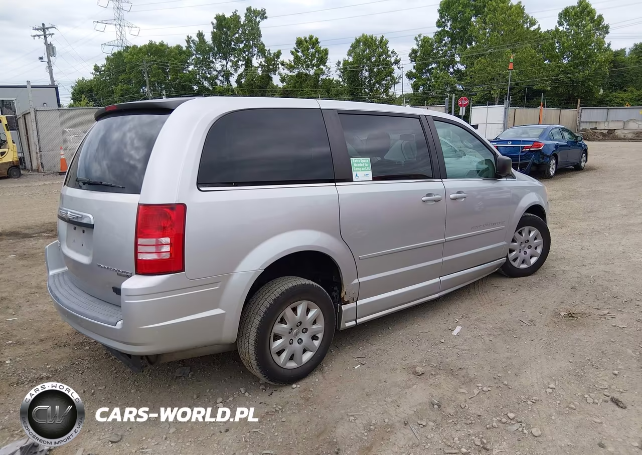 2010 Chrysler Town & Country Lx VIN:2A4RR4DE9AR103056 - 4