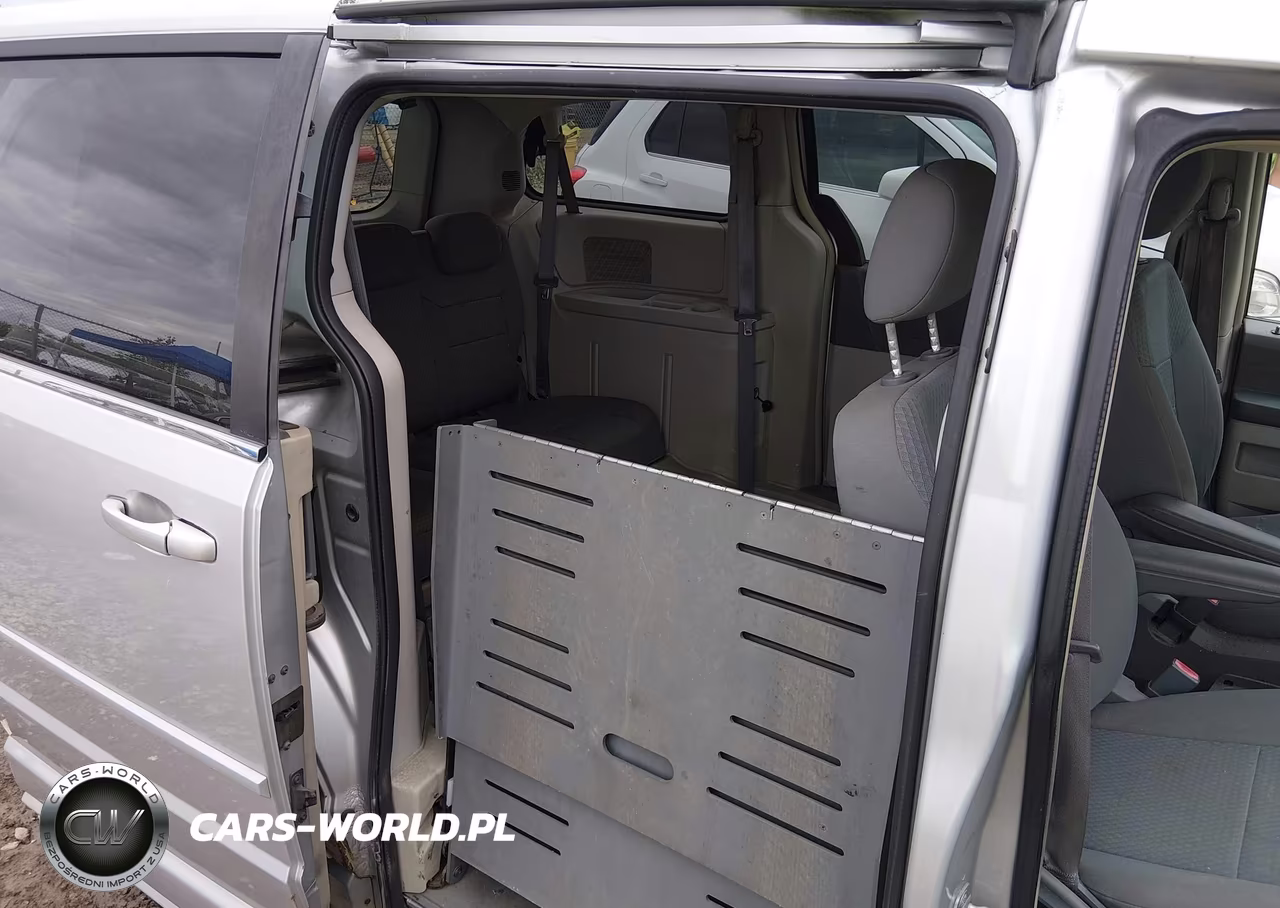 2010 Chrysler Town & Country Lx VIN:2A4RR4DE9AR103056 - 8