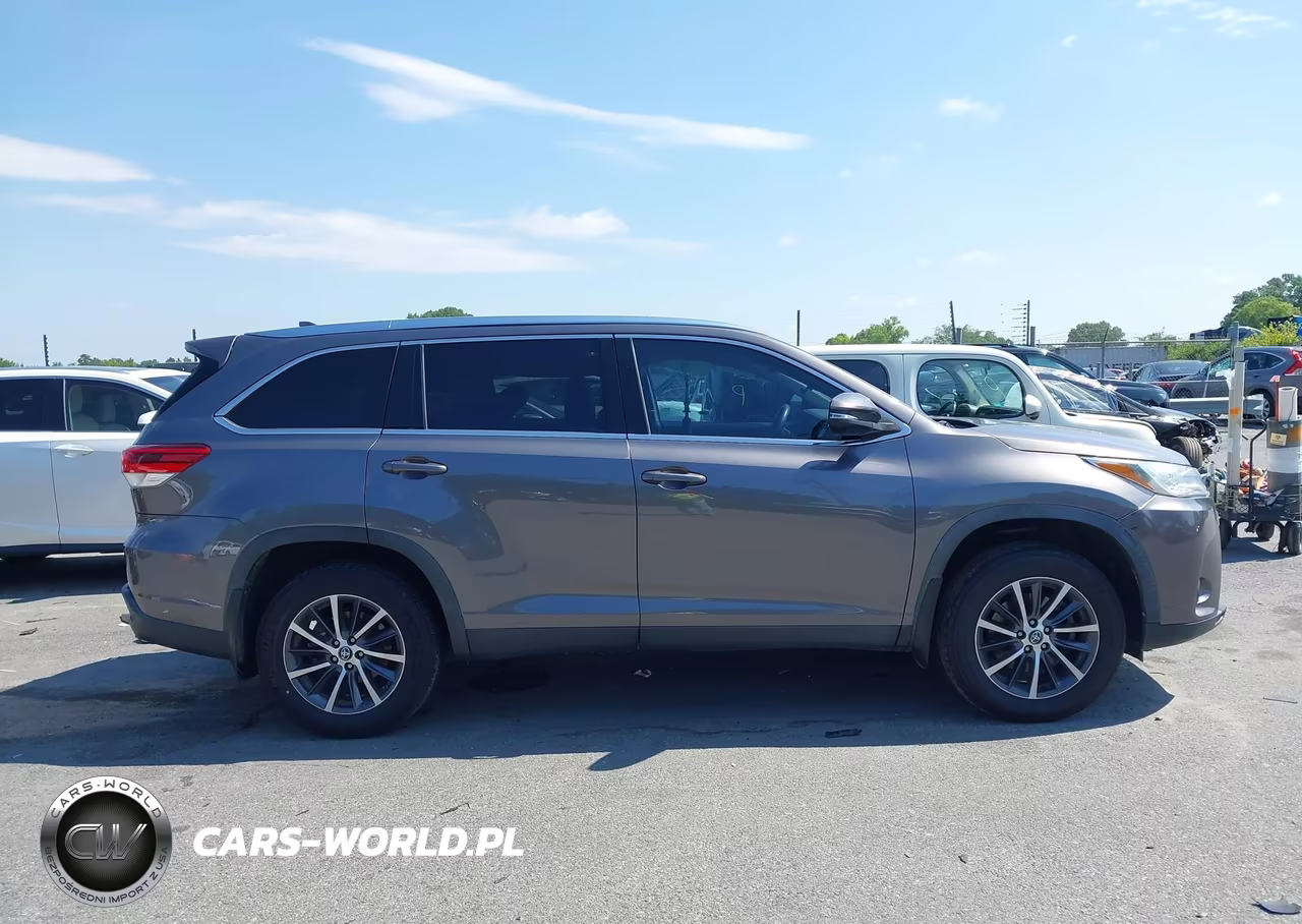 2019 Toyota Highlander Xle VIN:5TDJZRFH7KS605418 - 13