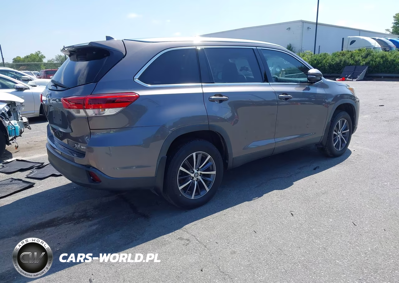 2019 Toyota Highlander Xle VIN:5TDJZRFH7KS605418 - 4
