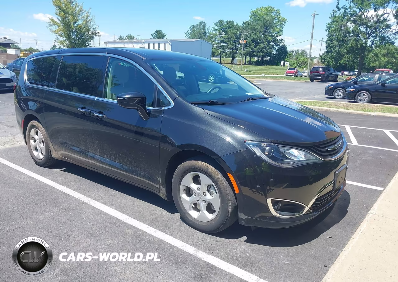 2018 Chrysler Pacifica Hybrid Touring Plus – zdjęcie 1 z 18