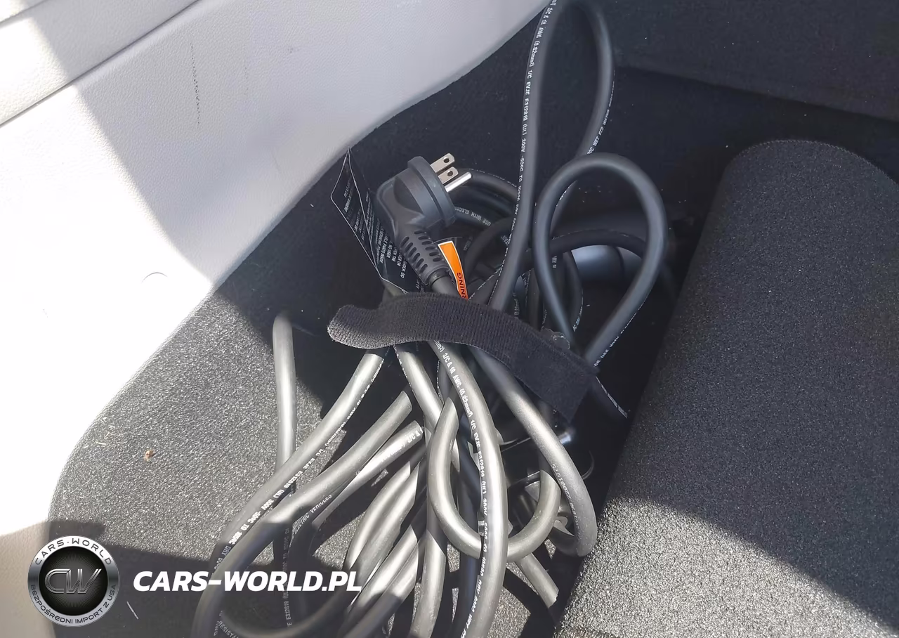 2018 Chrysler Pacifica Hybrid Touring Plus VIN:2C4RC1H78JR276245 - 11