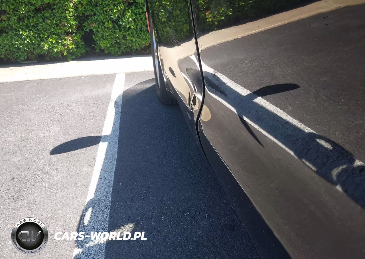 2018 Chrysler Pacifica Hybrid Touring Plus VIN:2C4RC1H78JR276245 - 12