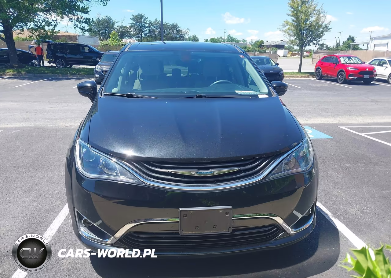 2018 Chrysler Pacifica Hybrid Touring Plus VIN:2C4RC1H78JR276245 - 14
