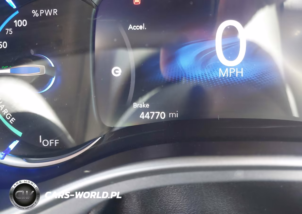 2018 Chrysler Pacifica Hybrid Touring Plus VIN:2C4RC1H78JR276245 - 17