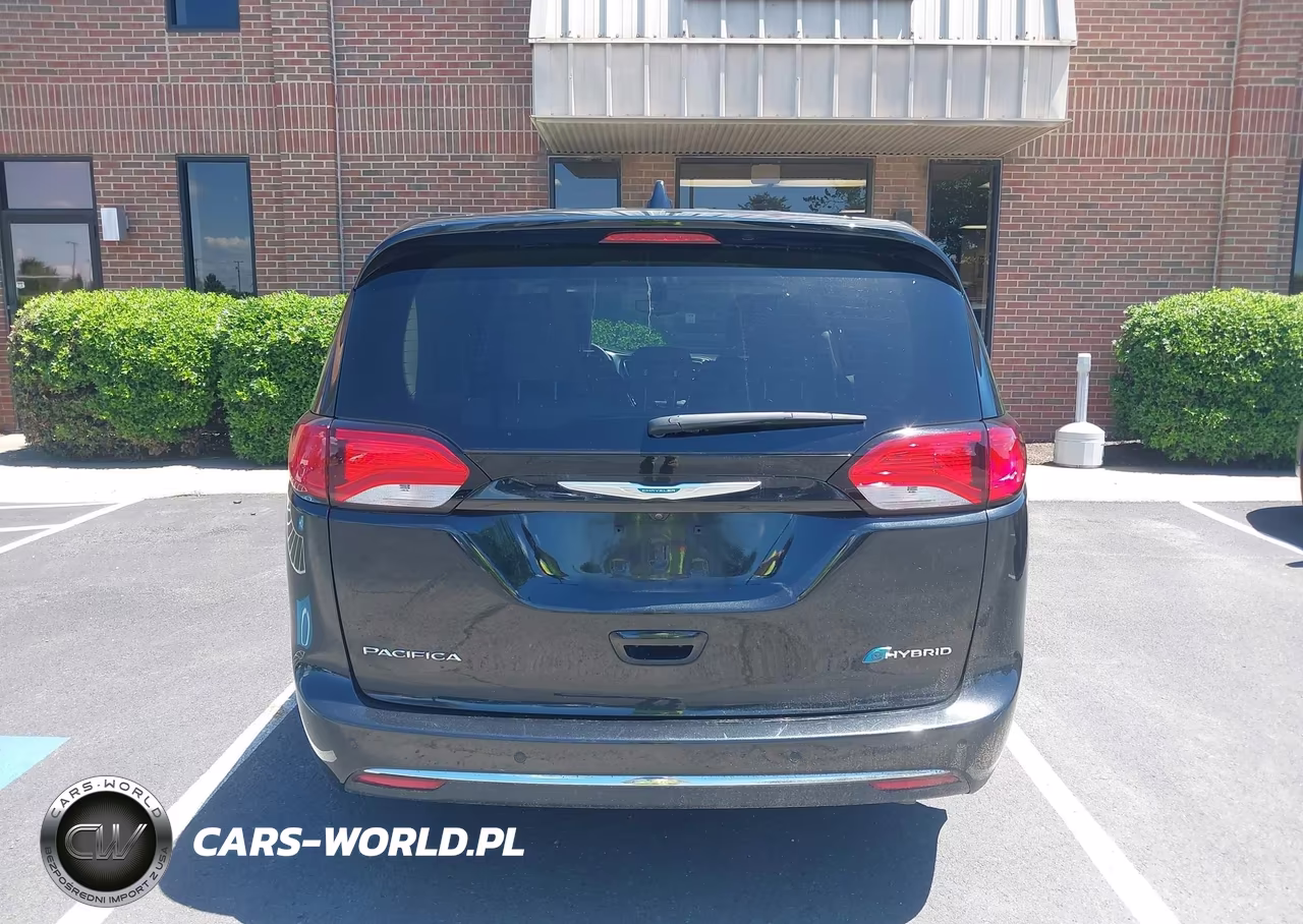 2018 Chrysler Pacifica Hybrid Touring Plus VIN:2C4RC1H78JR276245 - 18