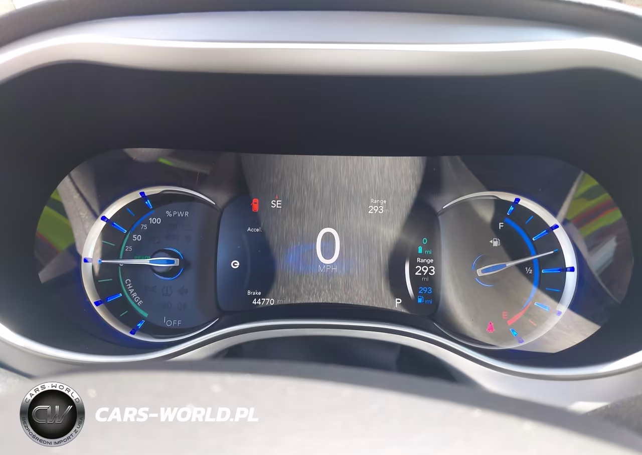 2018 Chrysler Pacifica Hybrid Touring Plus VIN:2C4RC1H78JR276245 - 7