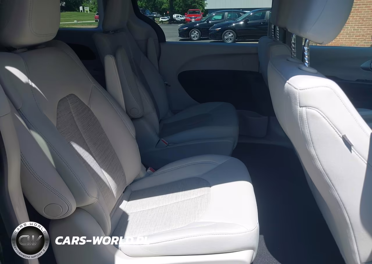 2018 Chrysler Pacifica Hybrid Touring Plus VIN:2C4RC1H78JR276245 - 8