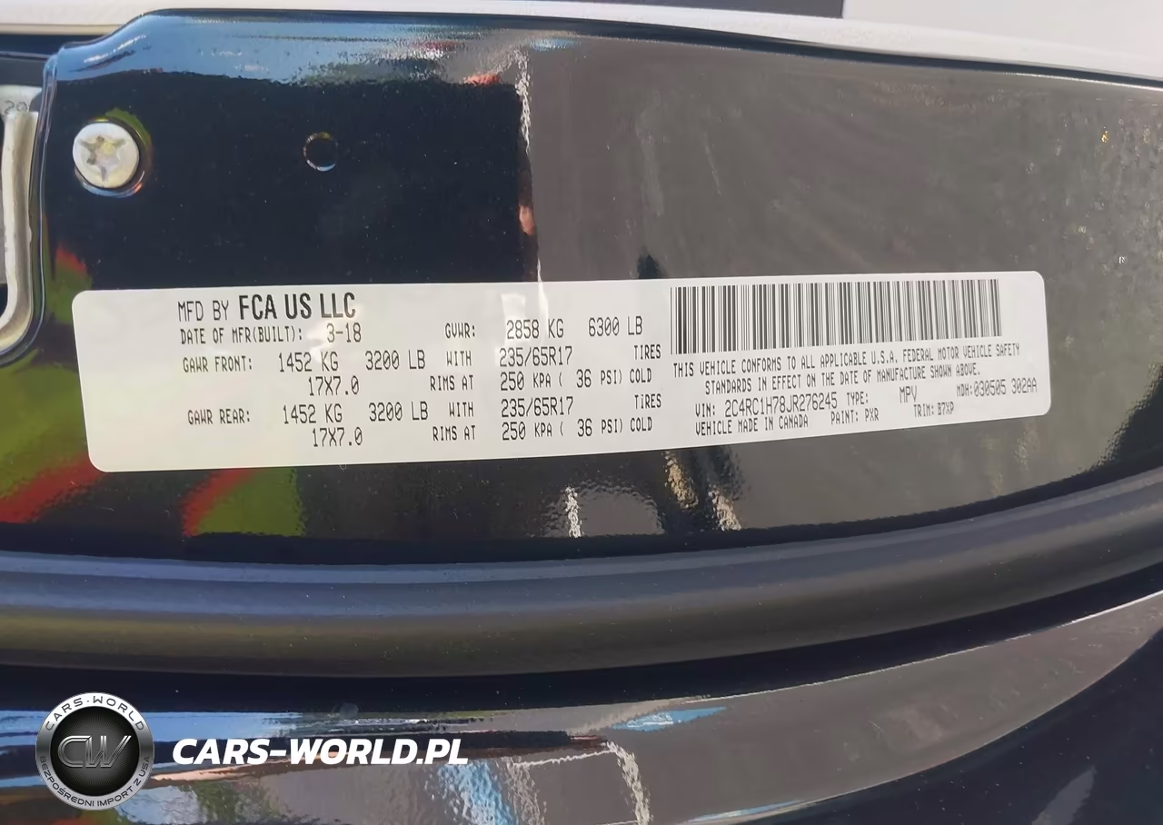 2018 Chrysler Pacifica Hybrid Touring Plus VIN:2C4RC1H78JR276245 - 9