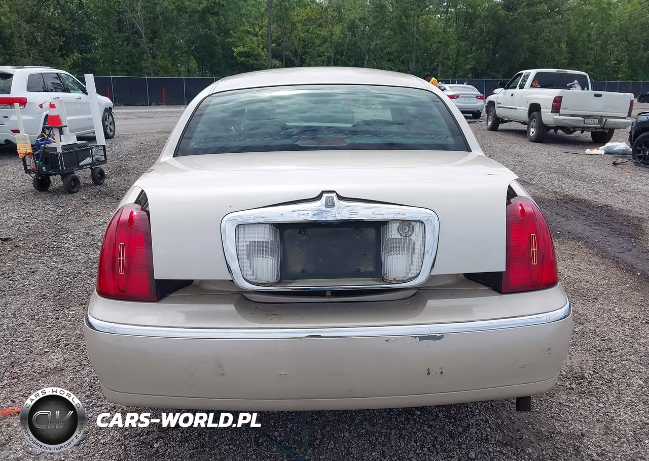 2000 Lincoln Town Car Cartier VIN:1LNHM83WXYY925044 - 17