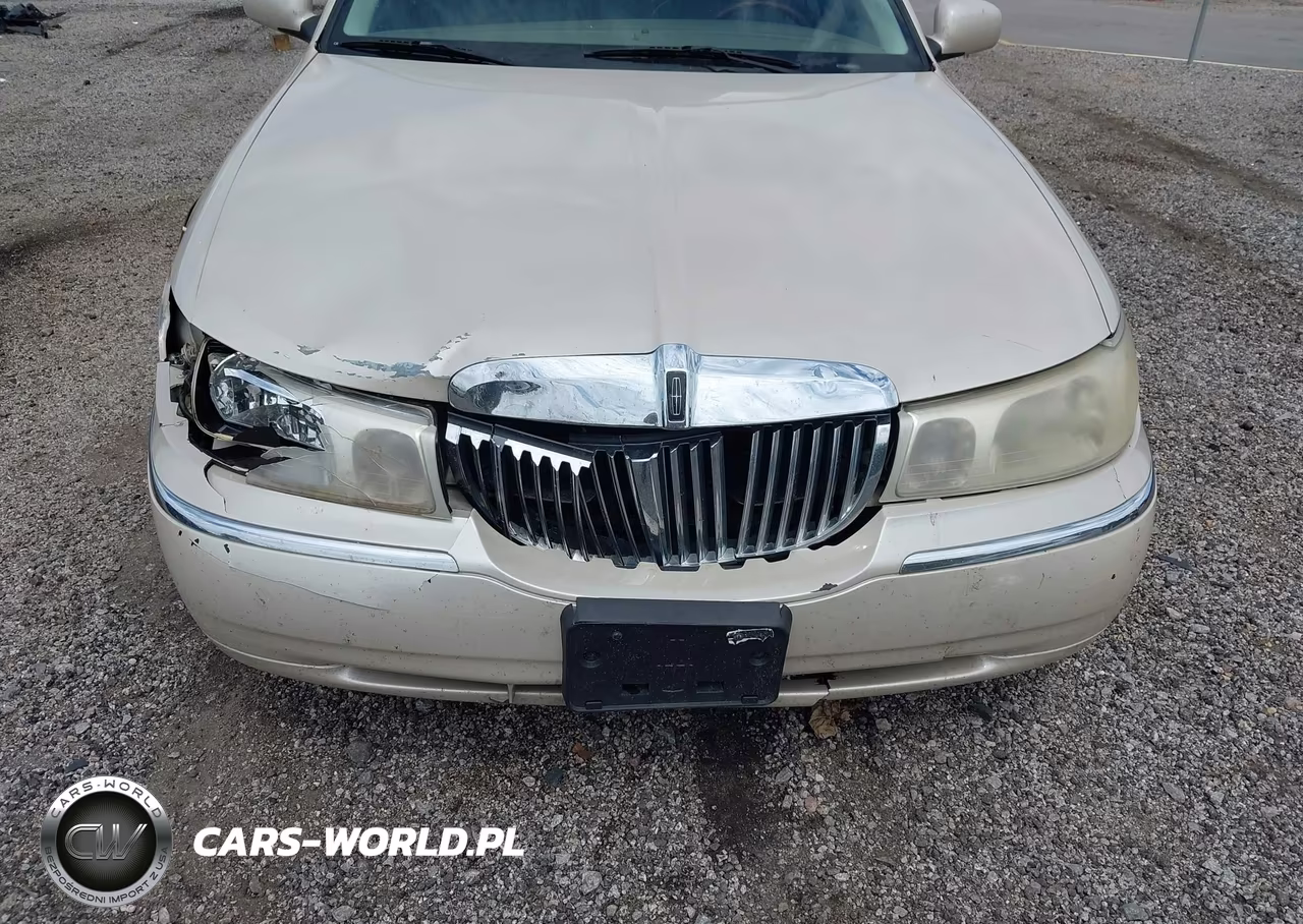 2000 Lincoln Town Car Cartier VIN:1LNHM83WXYY925044 - 6