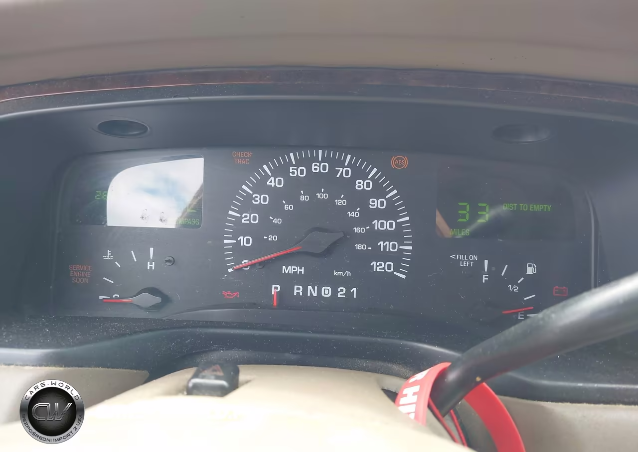 2000 Lincoln Town Car Cartier VIN:1LNHM83WXYY925044 - 7
