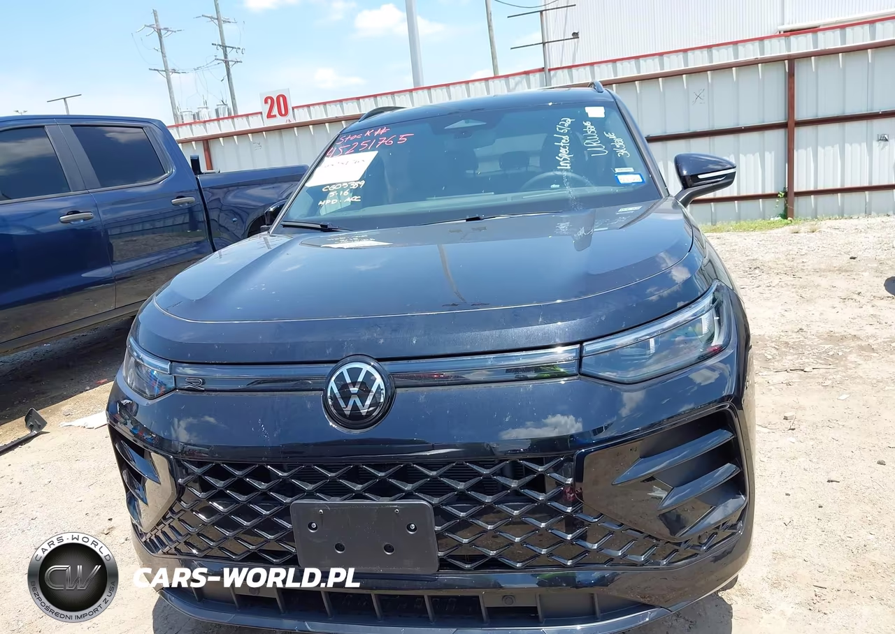 2026 Volkswagen Tiguan Se R-Line Black VIN:3VVHR7RM9TM086905 - 12